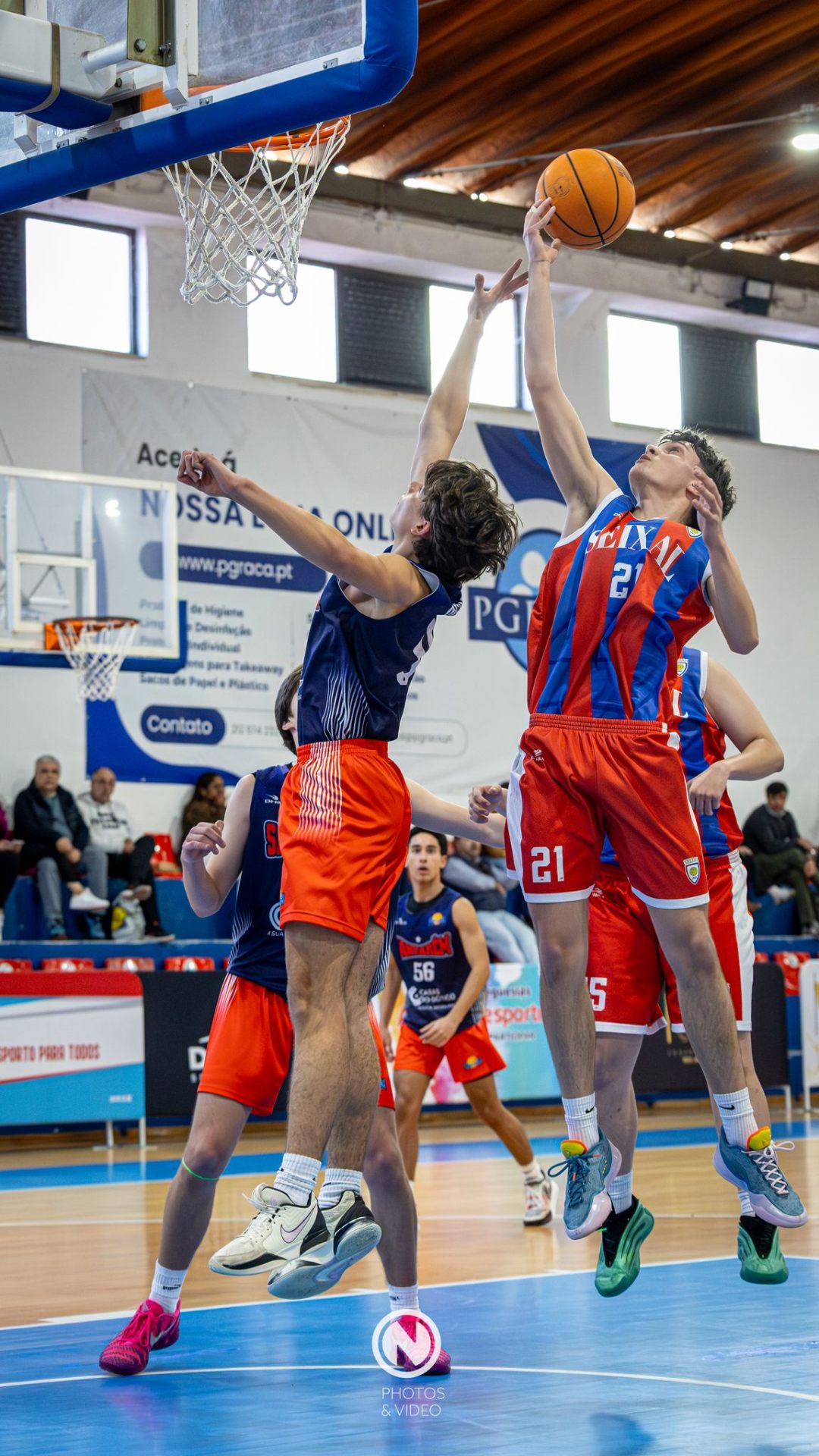 Sub-16 · disputa pelo ressalto